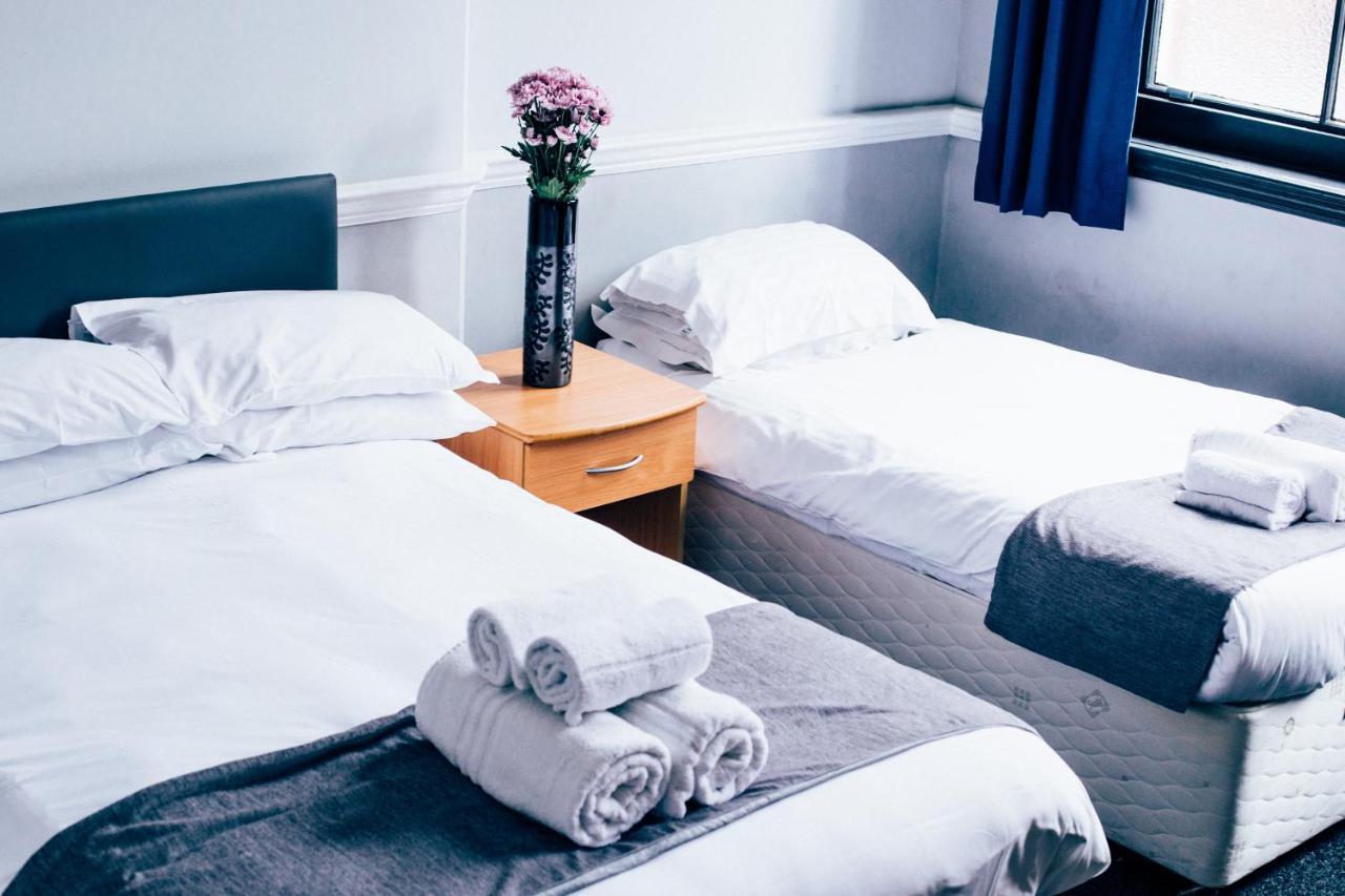 Bridgewood House Hotel Stafford Esterno foto