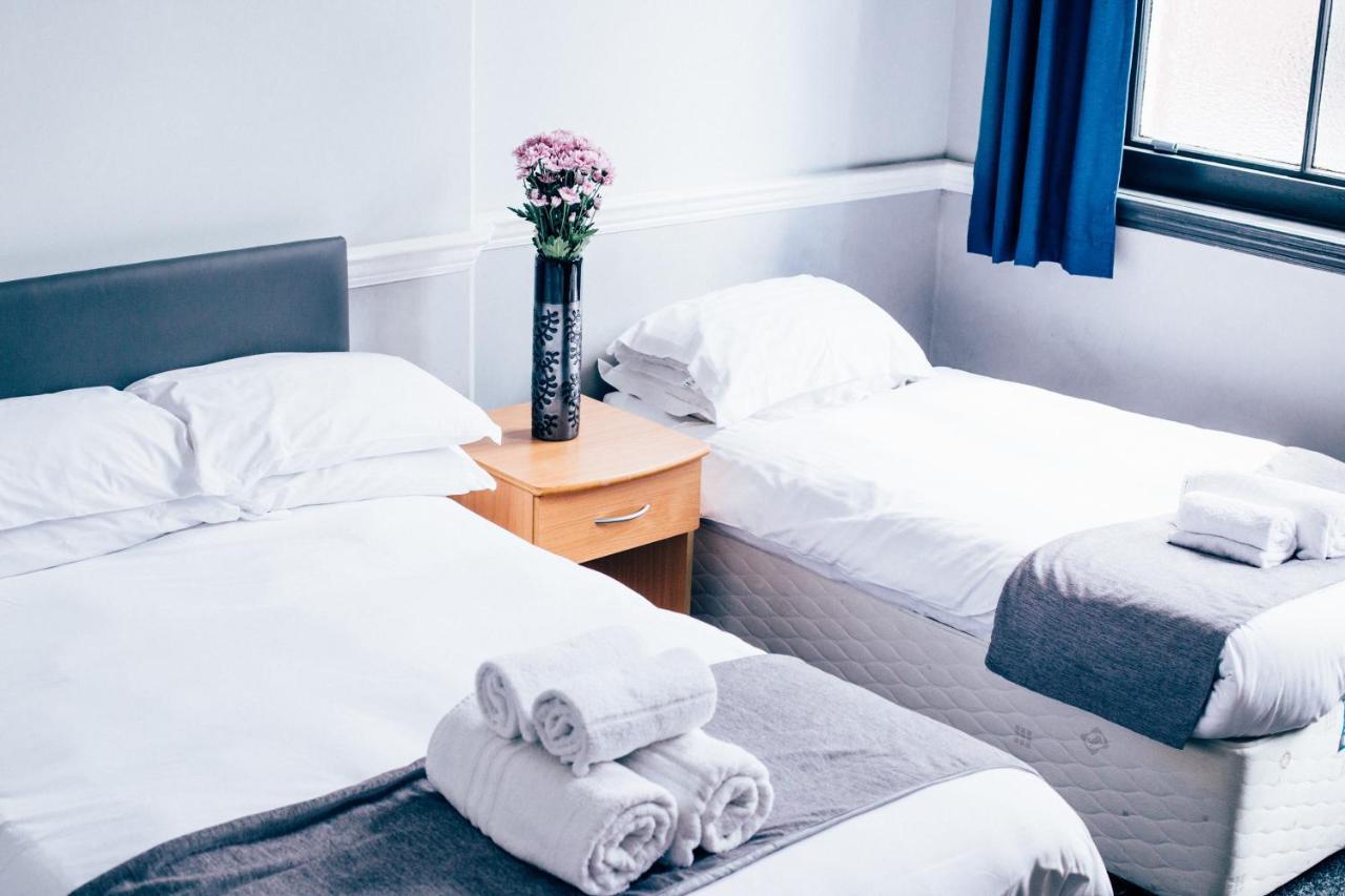Bridgewood House Hotel Stafford Esterno foto