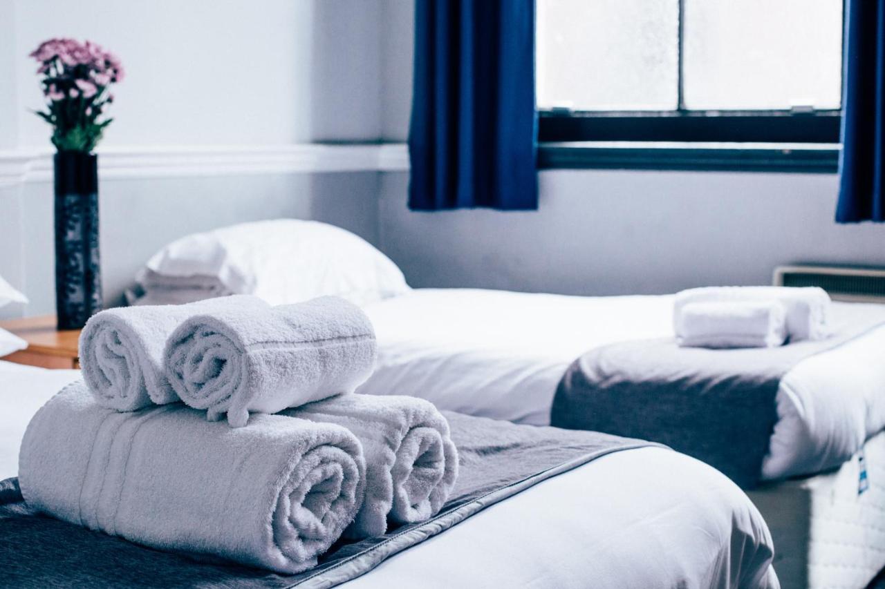 Bridgewood House Hotel Stafford Esterno foto