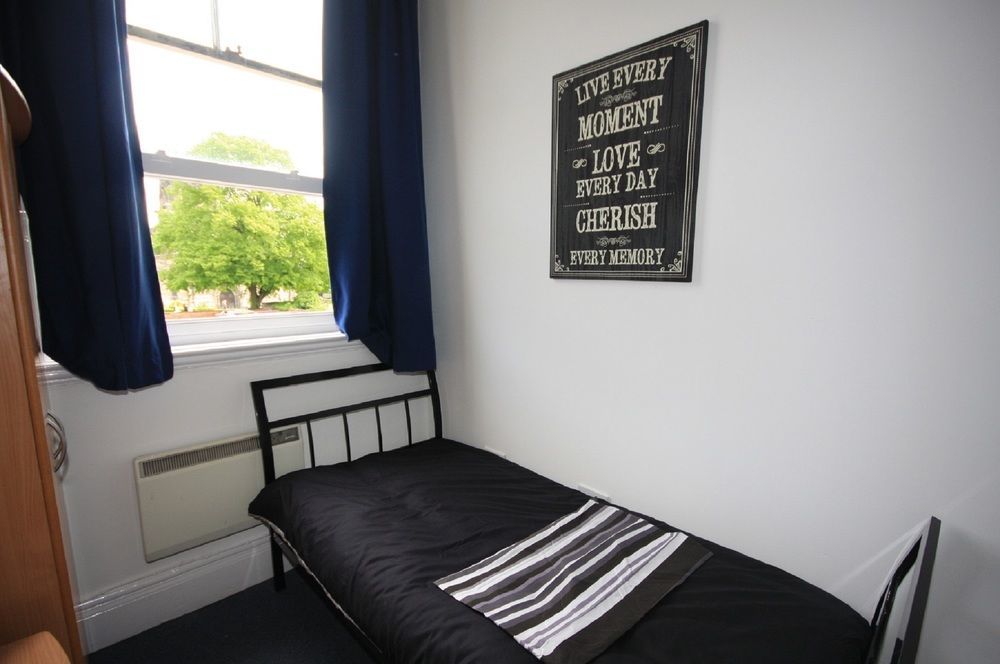 Bridgewood House Hotel Stafford Esterno foto