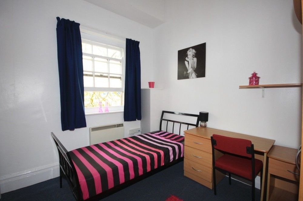 Bridgewood House Hotel Stafford Esterno foto
