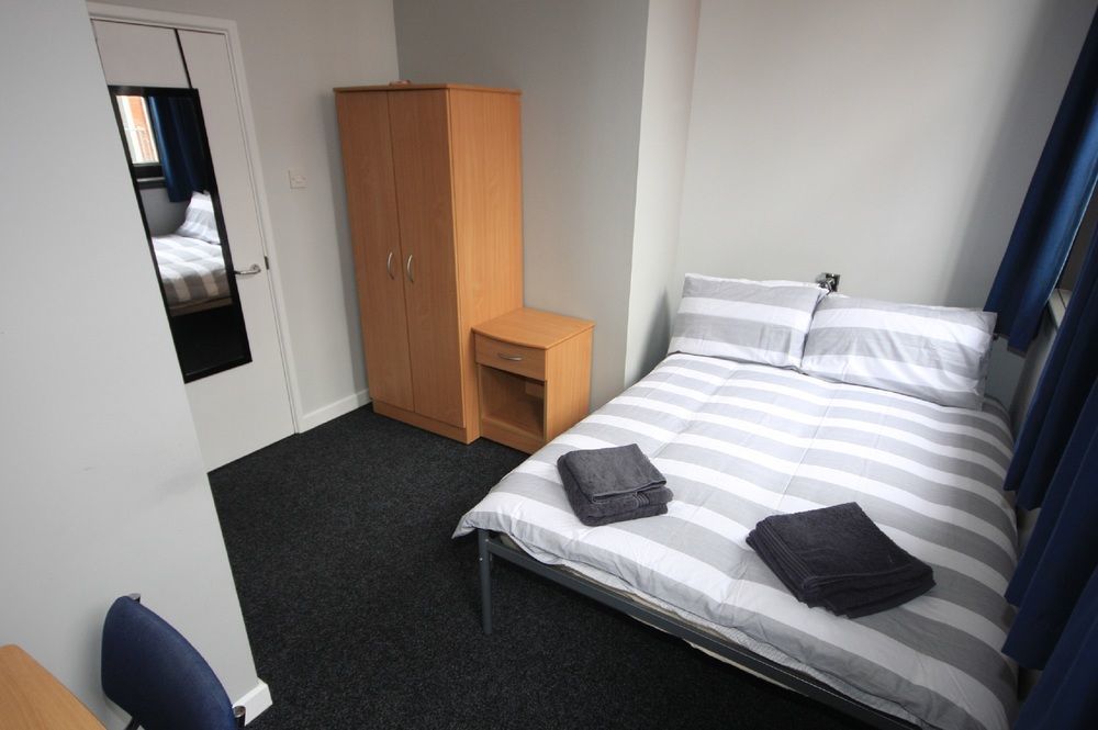 Bridgewood House Hotel Stafford Esterno foto