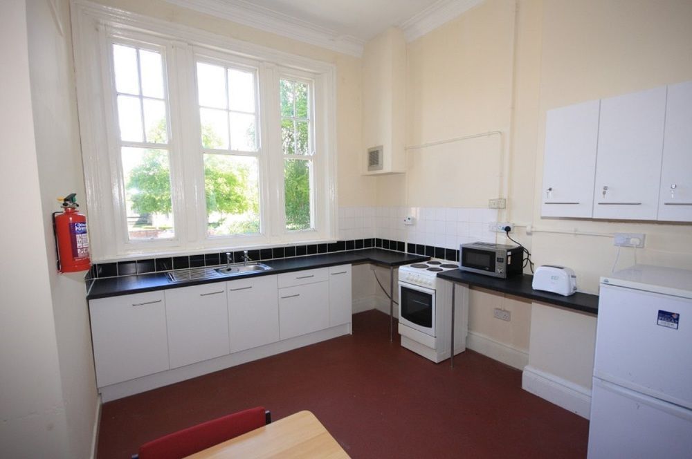 Bridgewood House Hotel Stafford Esterno foto