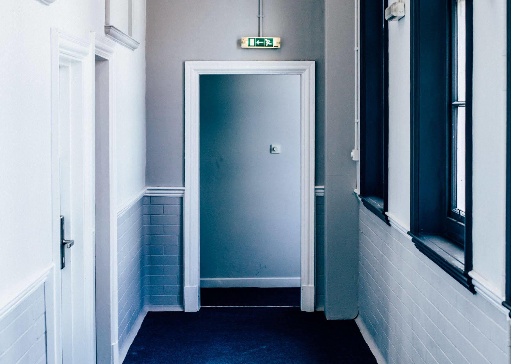 Bridgewood House Hotel Stafford Esterno foto