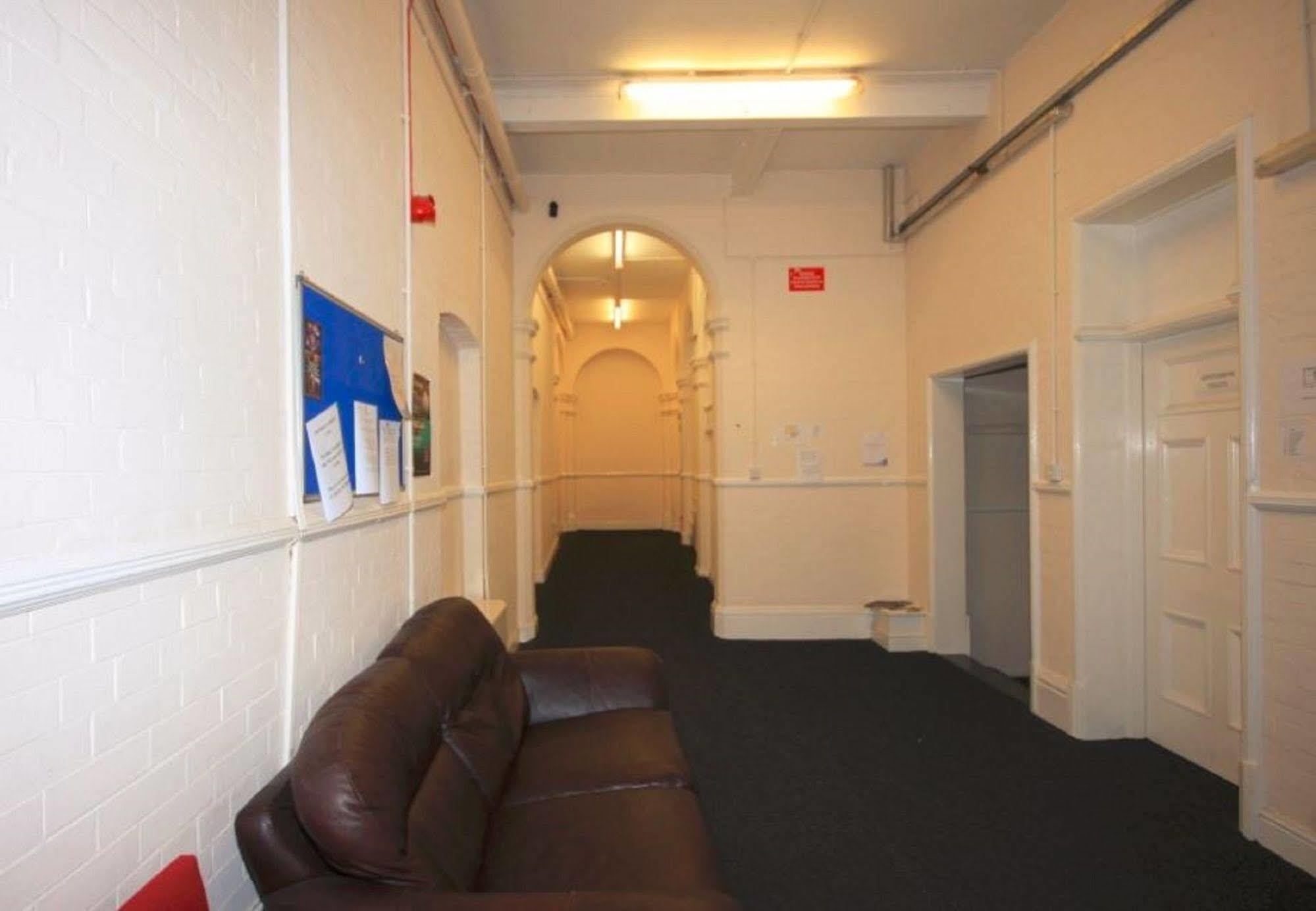 Bridgewood House Hotel Stafford Esterno foto